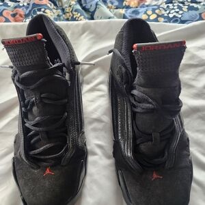 Jordan Men's Black and Red Sneakers